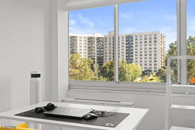 $379,900 | 1 Claridge Drive, Unit 503, Verona, NJ 07044