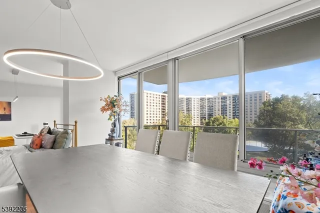 $379,900 | 1 Claridge Drive, Unit 503, Verona, NJ 07044