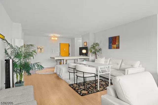 $379,900 | 1 Claridge Drive, Unit 503, Verona, NJ 07044