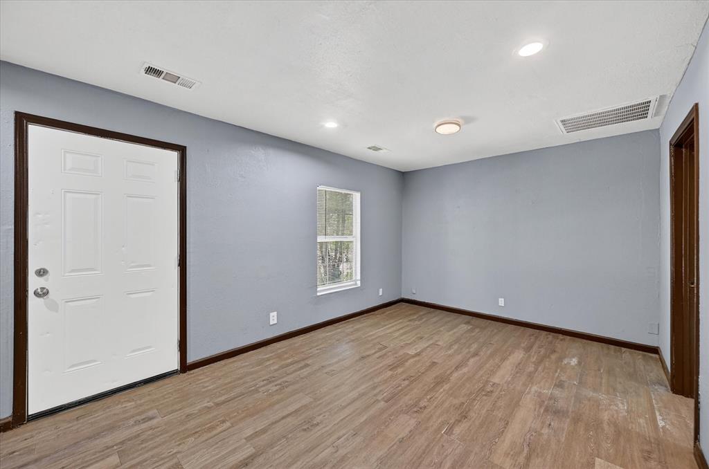 601 Royal Street Cleburne, TX 76031 - Photo 11 of 27