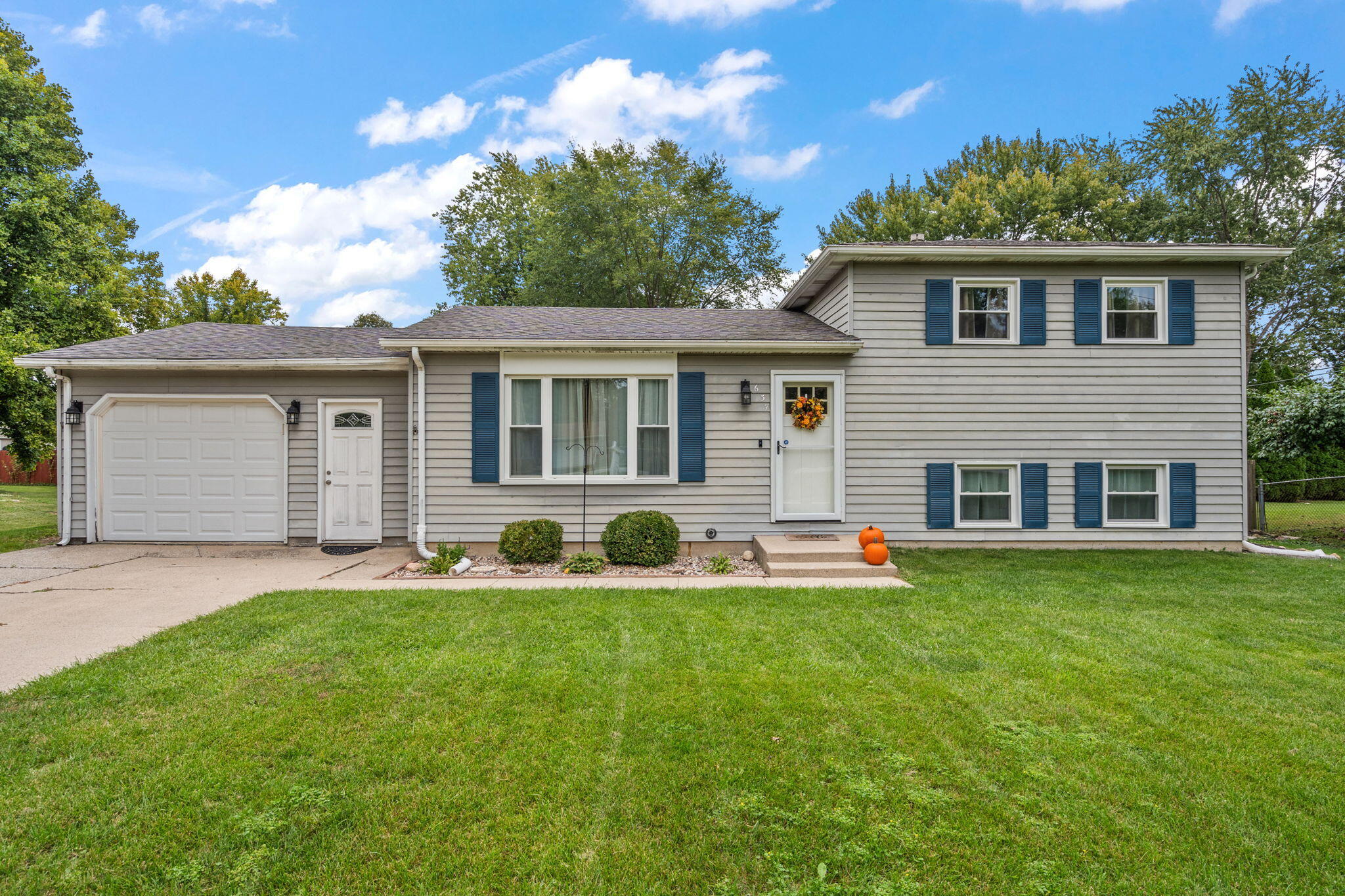 637 Joe Martin Road Lowell, IN 46356 - Photo 1 of 24 2048x1365