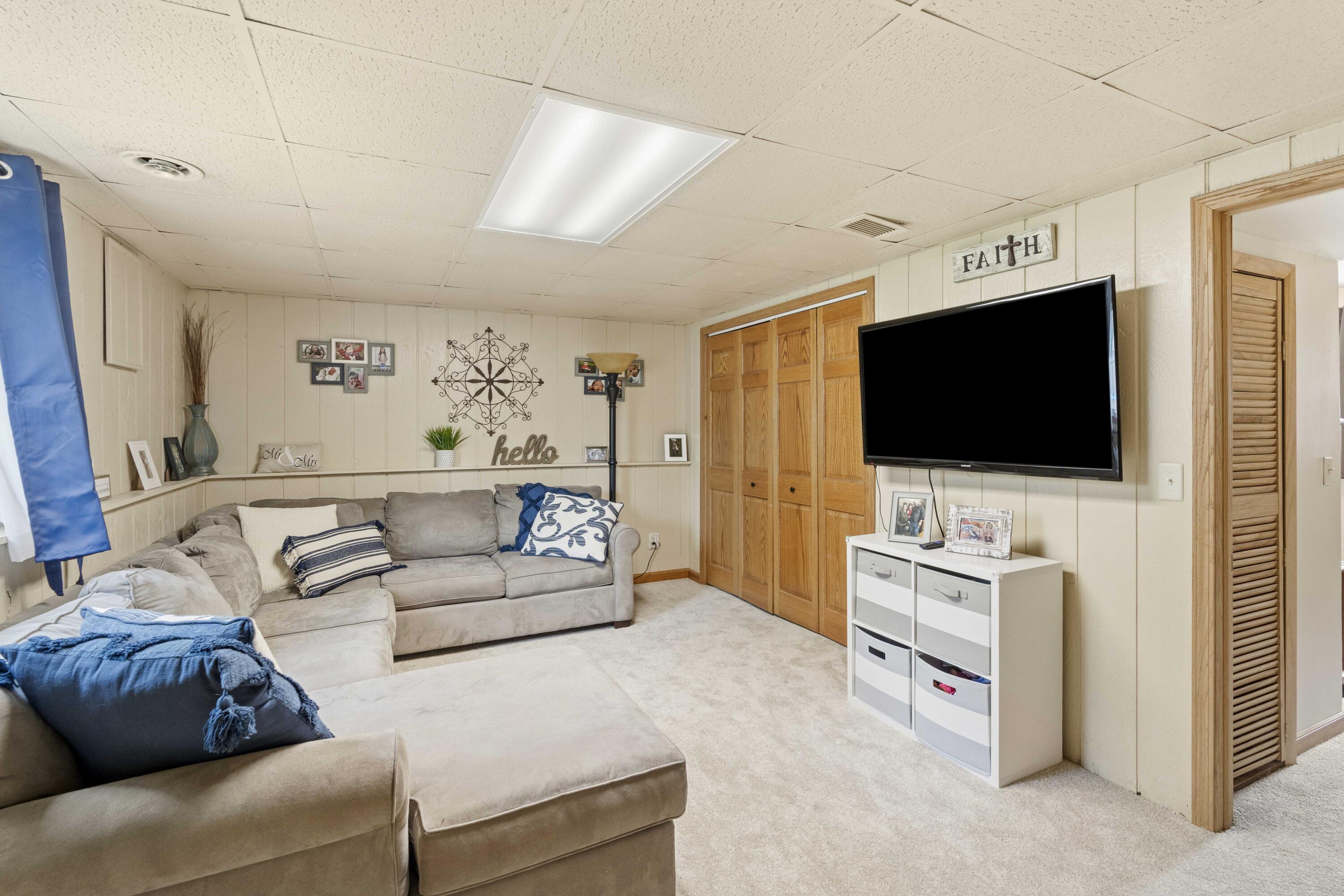 637 Joe Martin Road Lowell, IN 46356 - Photo 14 of 24 3000x2000