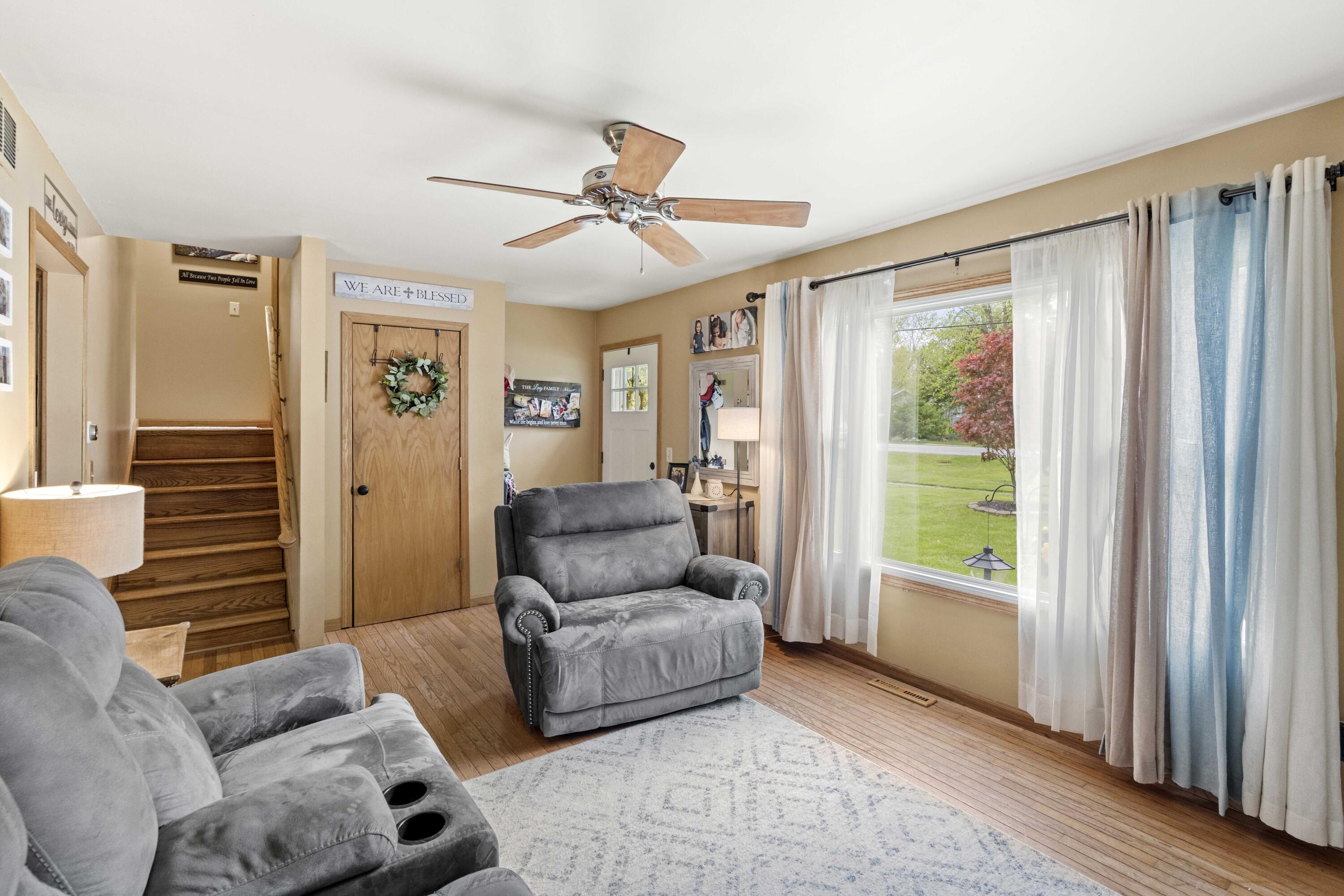 637 Joe Martin Road Lowell, IN 46356 - Photo 2 of 24 3000x2000