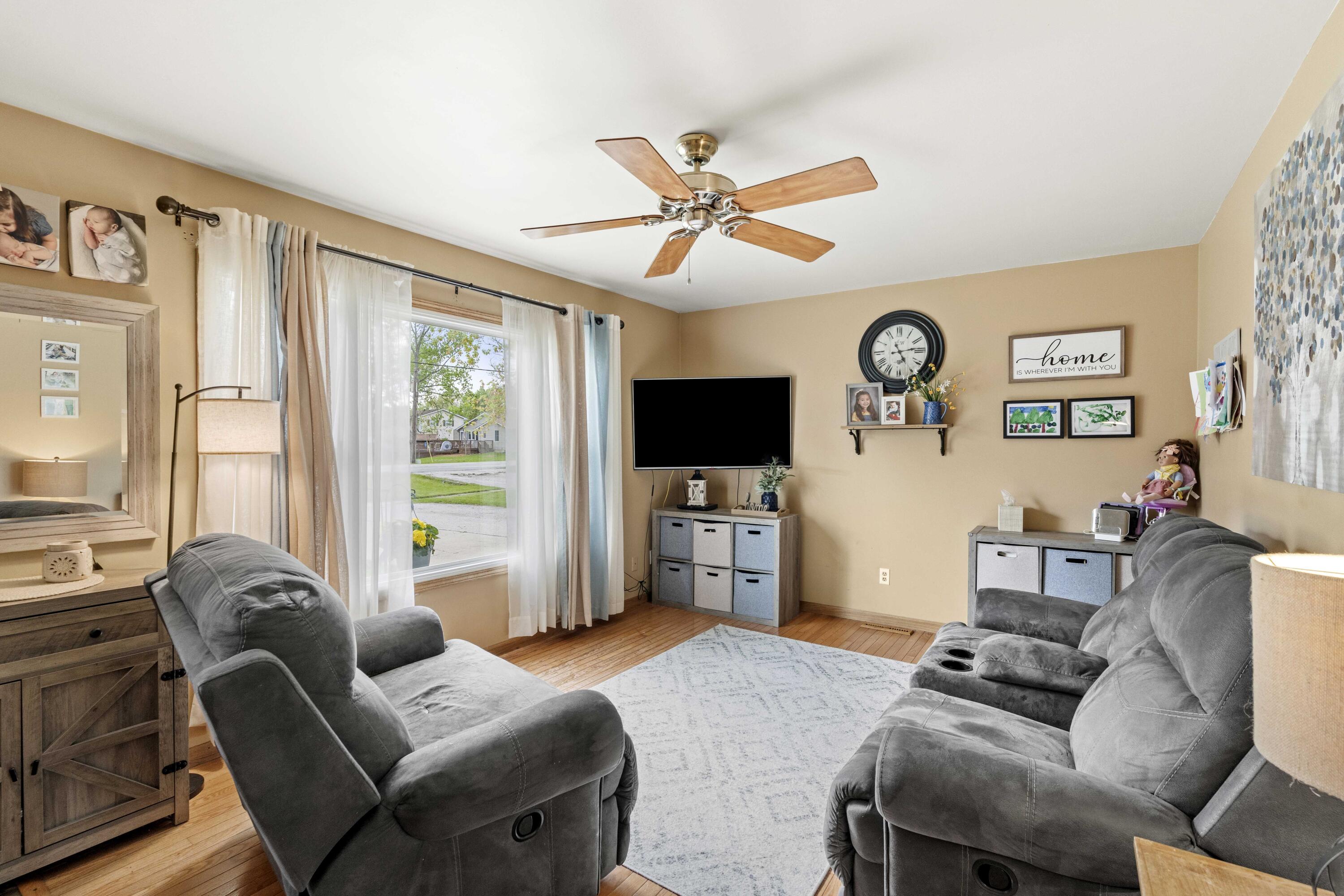 637 Joe Martin Road Lowell, IN 46356 - Photo 3 of 24 3000x2000