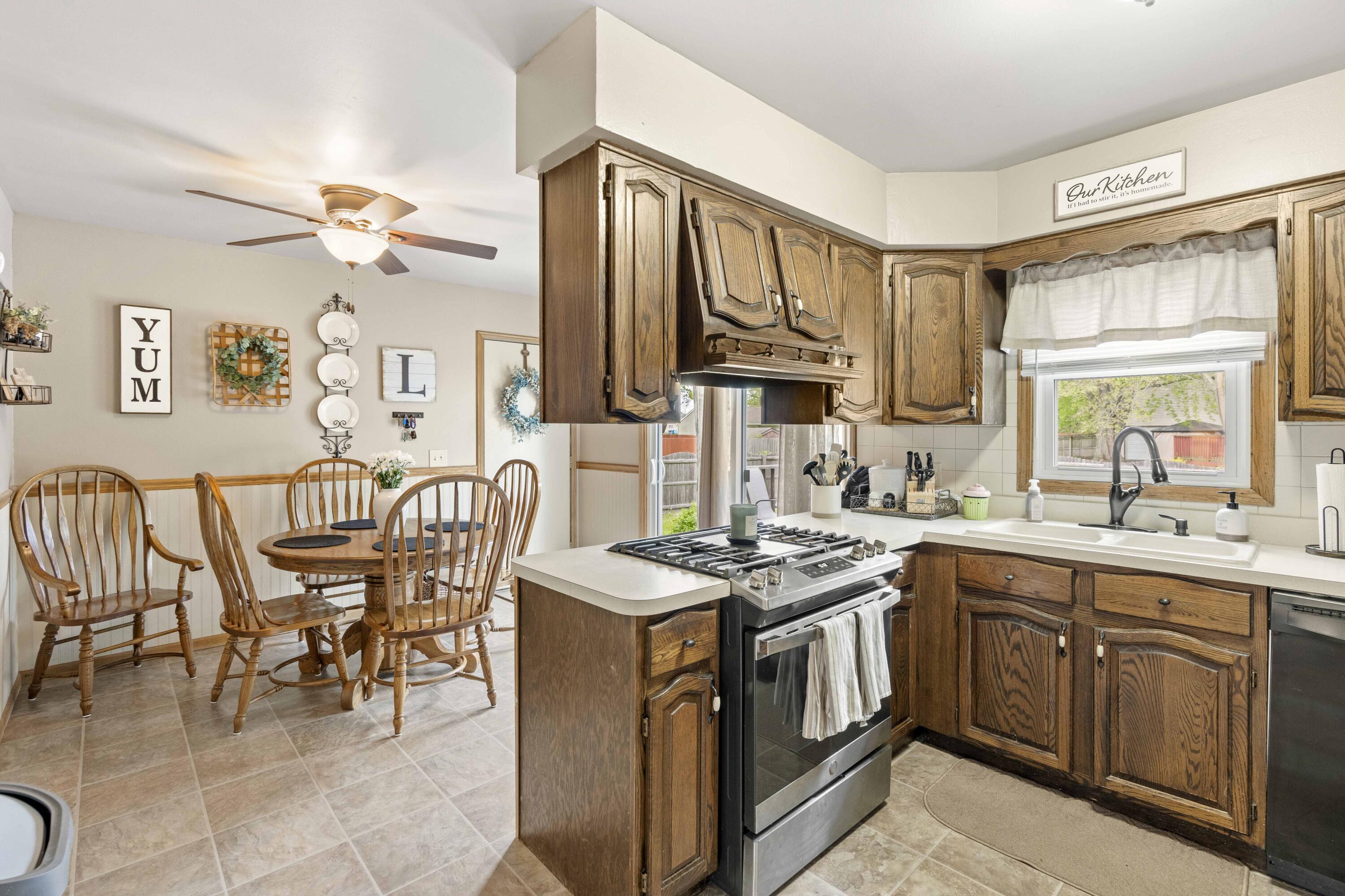 637 Joe Martin Road Lowell, IN 46356 - Photo 5 of 24 3000x2000