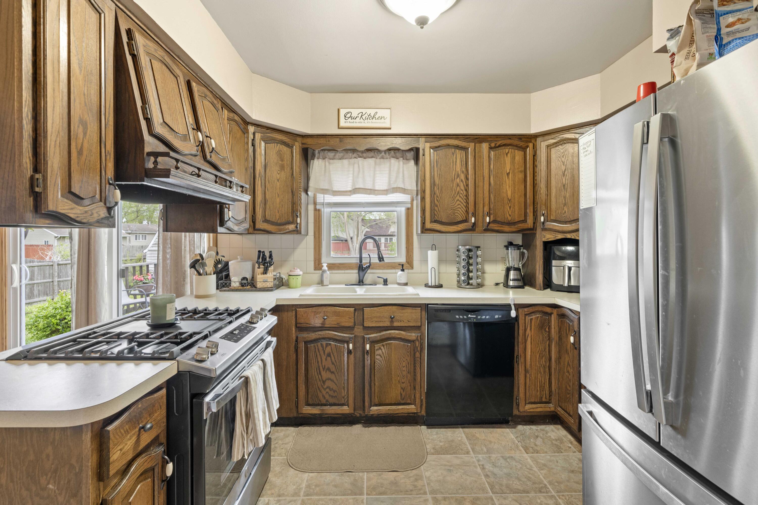 637 Joe Martin Road Lowell, IN 46356 - Photo 7 of 24 3000x2000