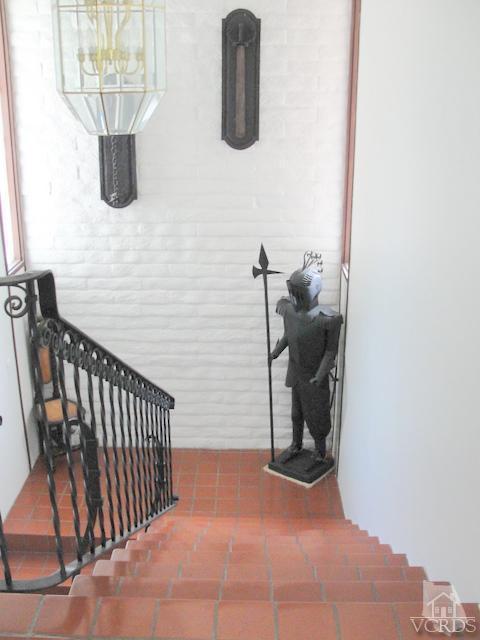 522 Avocado Place Camarillo, CA 93010 - Photo 11 of 30 a view of entryway