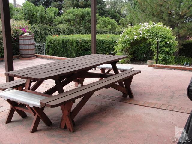 522 Avocado Place Camarillo, CA 93010 - Photo 29 of 30 a view of a patio with a table and chairs