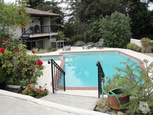 522 Avocado Place Camarillo, CA 93010 - Photo 5 of 30 a front view of a house with garden