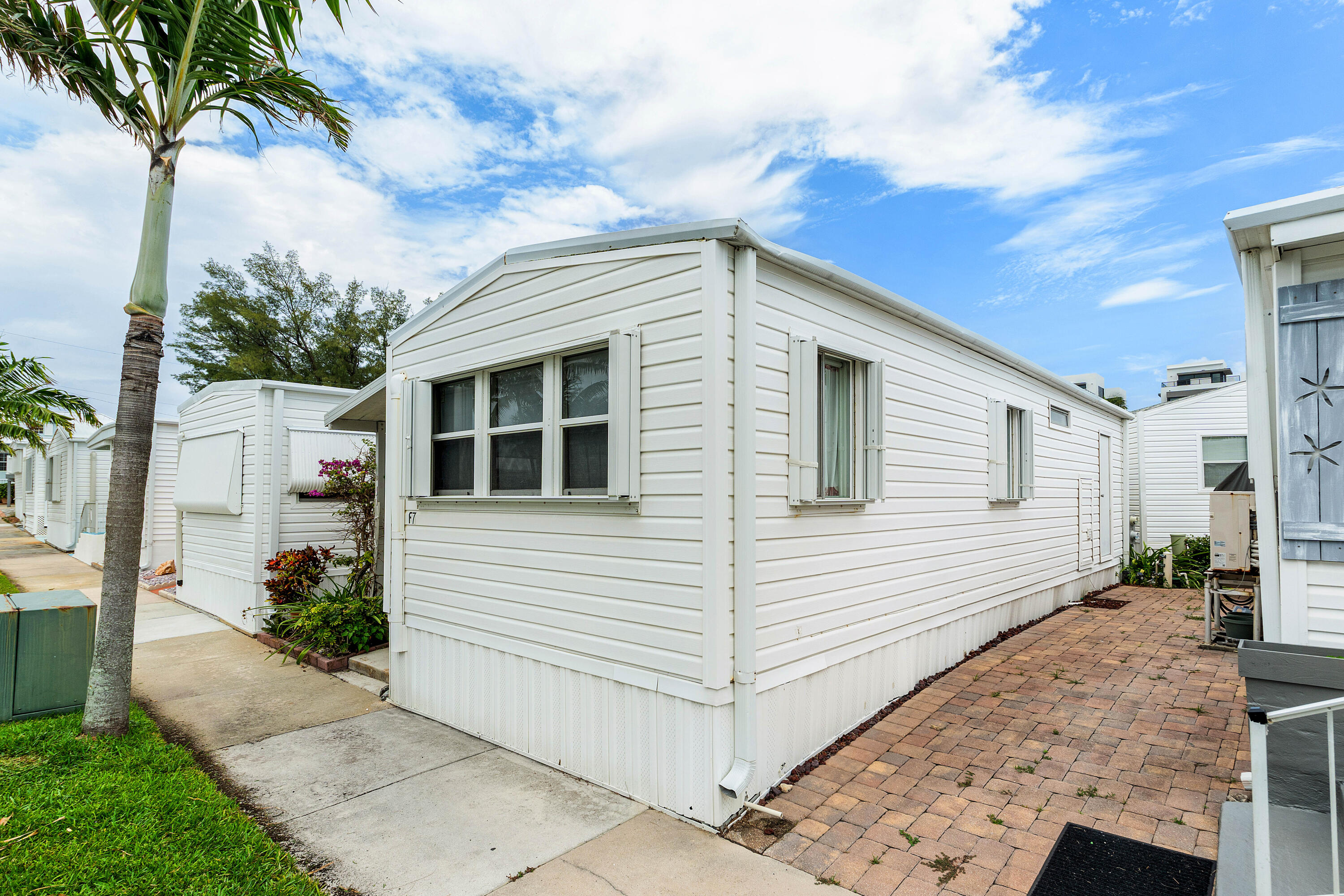 7 Ruthmary Avenue, Unit F Briny Breezes, FL 33435 - Photo 2 of 17 002-7RuthmaryAvenue-F-BrinyBreezes-FL-33