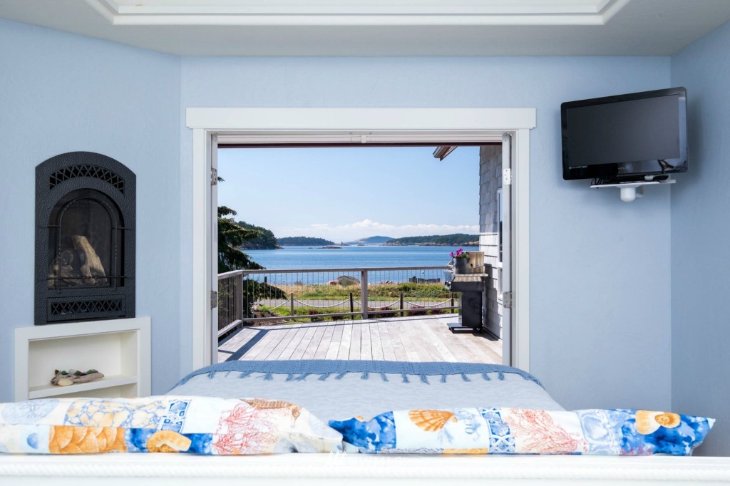 679 Mackaye Harbor Road Lopez Island, WA 98261 - Photo 11 of 24