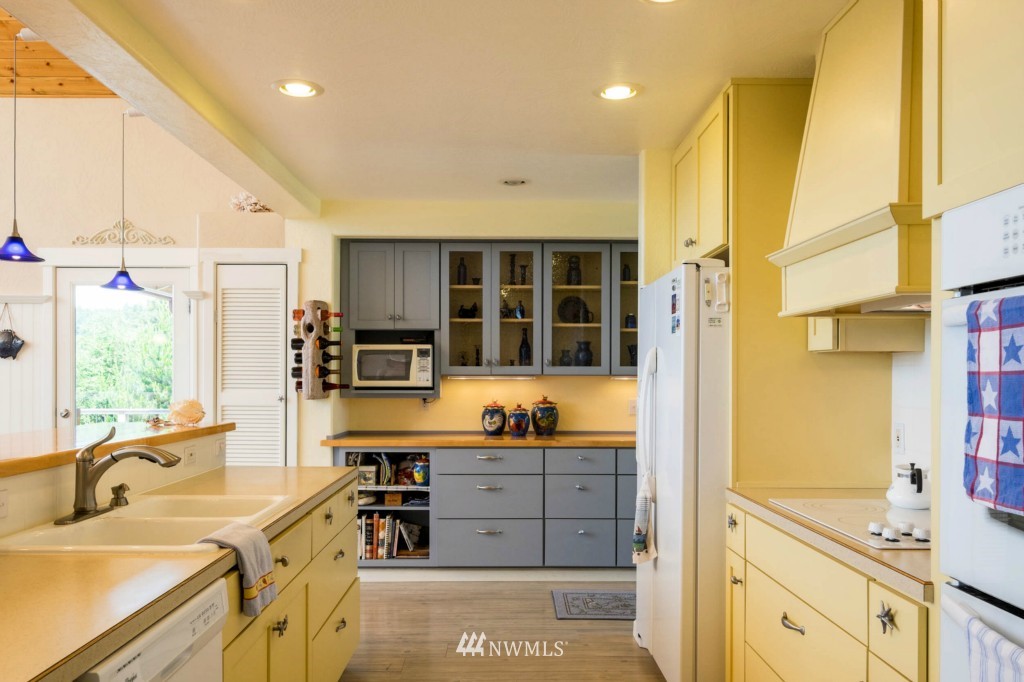 679 Mackaye Harbor Road Lopez Island, WA 98261 - Photo 8 of 24