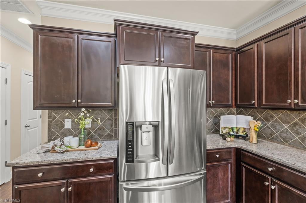 633 Stags Leap Court High Point, NC 27265 - Photo 7 of 40 Granite counters