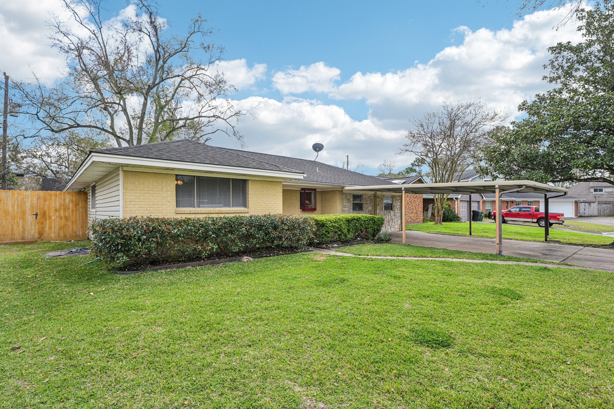 9631 Carousel Lane Houston, TX 77080 - Photo 2 of 28