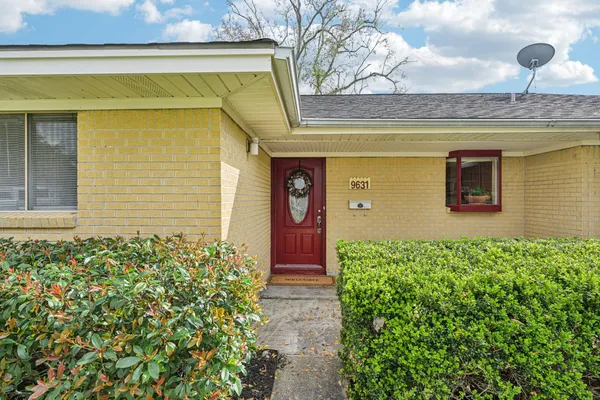 $370,000 | 9631 Carousel Lane, Houston, TX 77080