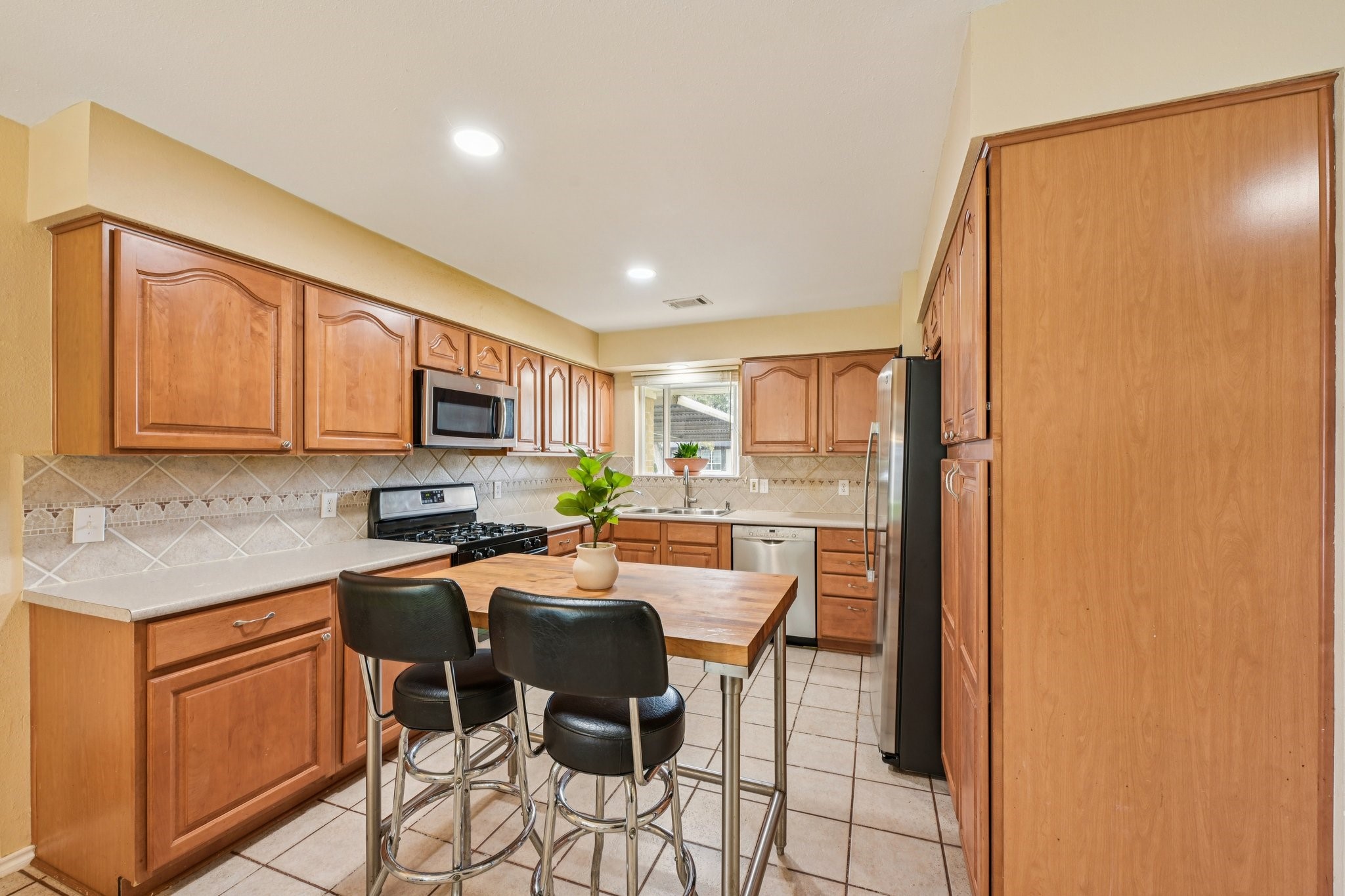9631 Carousel Lane Houston, TX 77080 - Photo 6 of 28