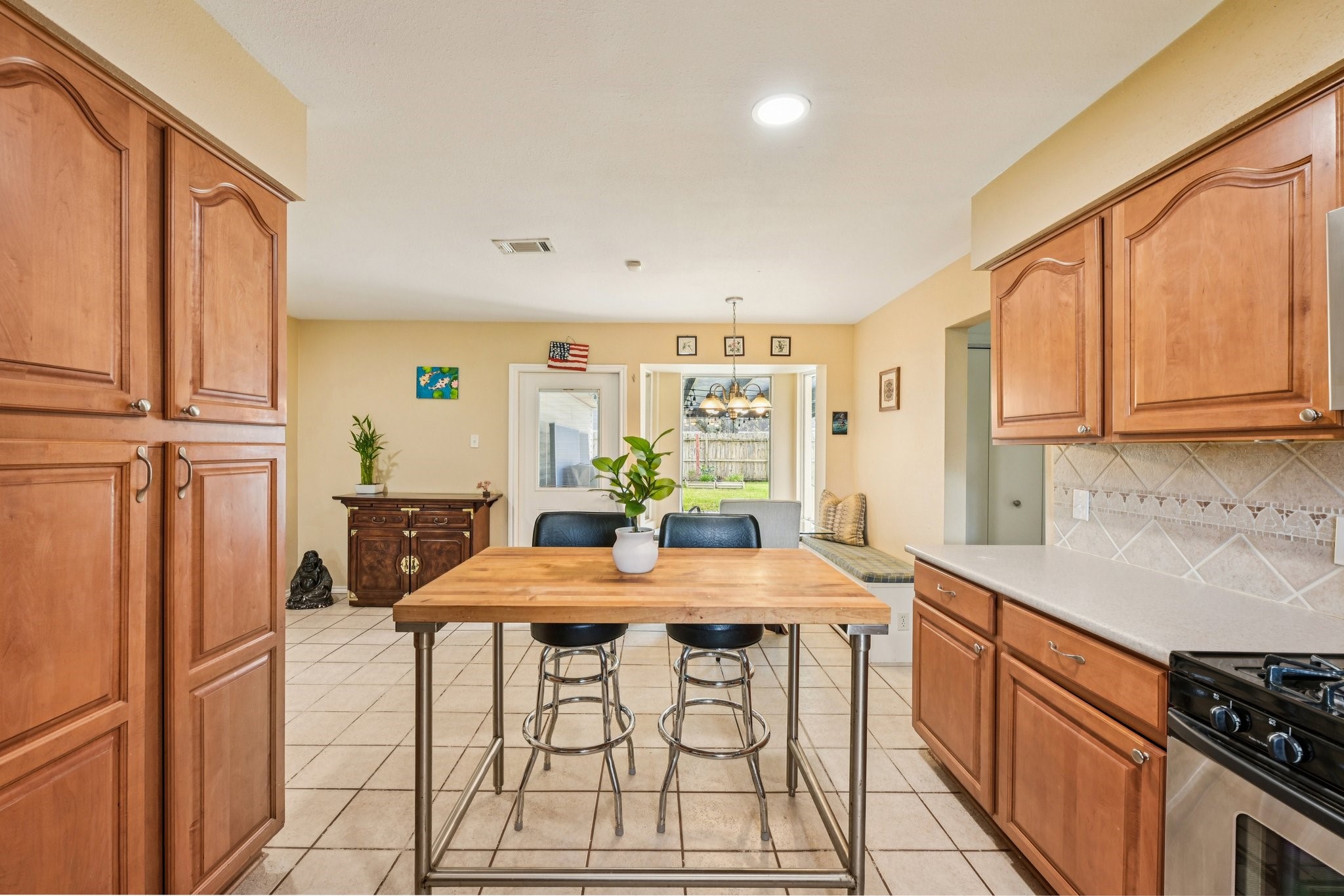 9631 Carousel Lane Houston, TX 77080 - Photo 8 of 28