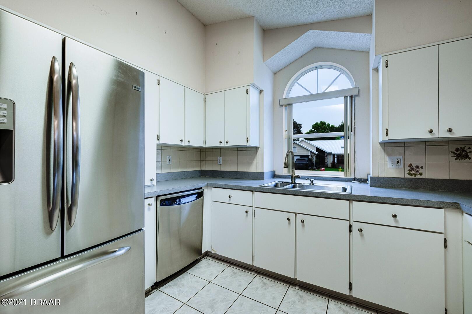 980 Deer Springs Road Port Orange, FL 32129 - Photo 3 of 22 980 DEER SPRINGS ROAD kitchen