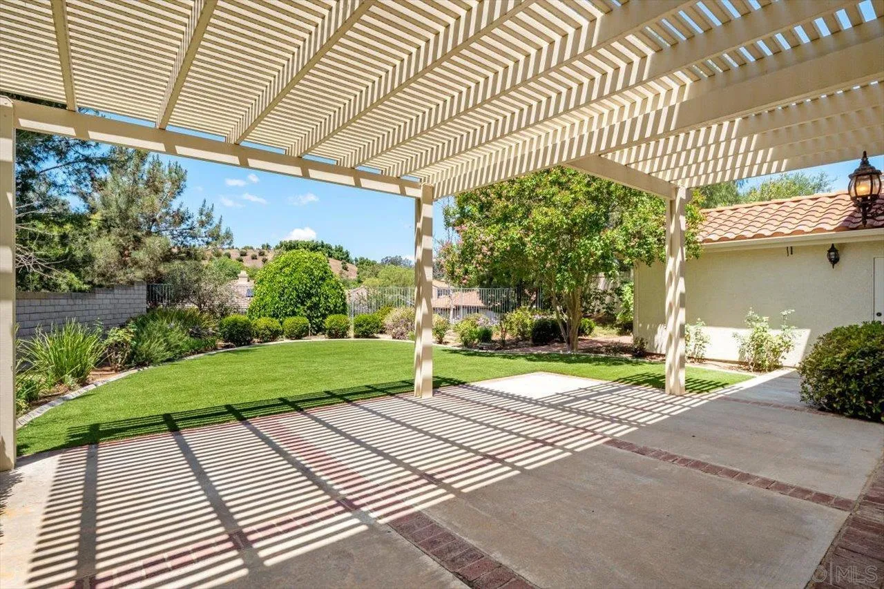 2195 Stone Castle Fallbrook, CA 92028 - Photo 16 of 37
