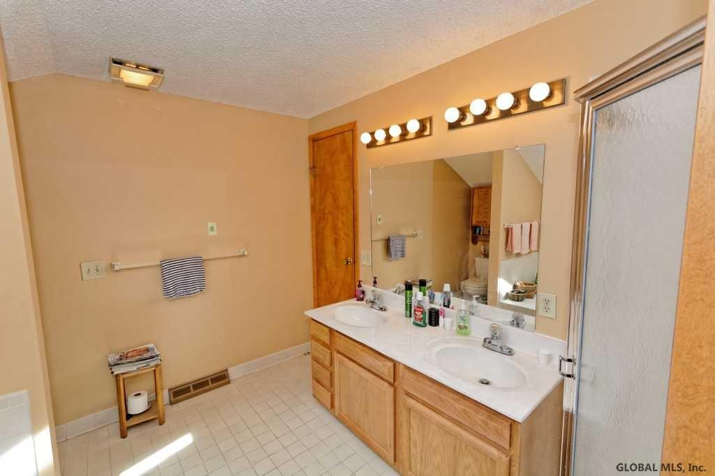 77 Harvard Road Colonie, NY 12189 - Photo 18 of 25 Photo 18