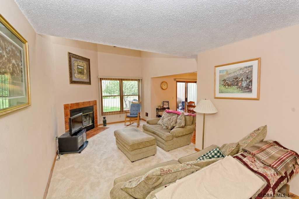 77 Harvard Road Colonie, NY 12189 - Photo 4 of 25 Photo 4