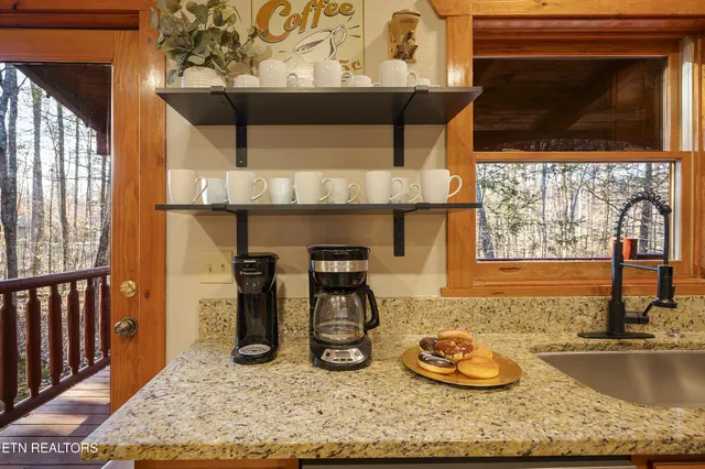 a view of en suite bathroom