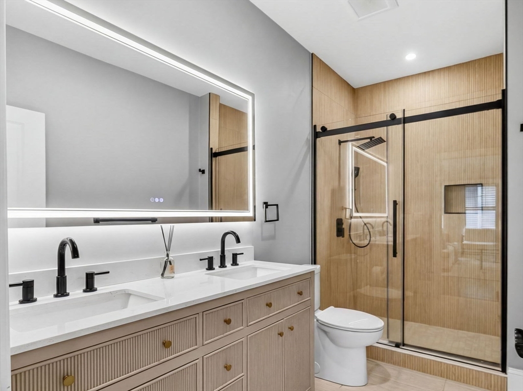 152 Washington Street, Unit 1 Boston, MA 02135 - Photo 8 of 21