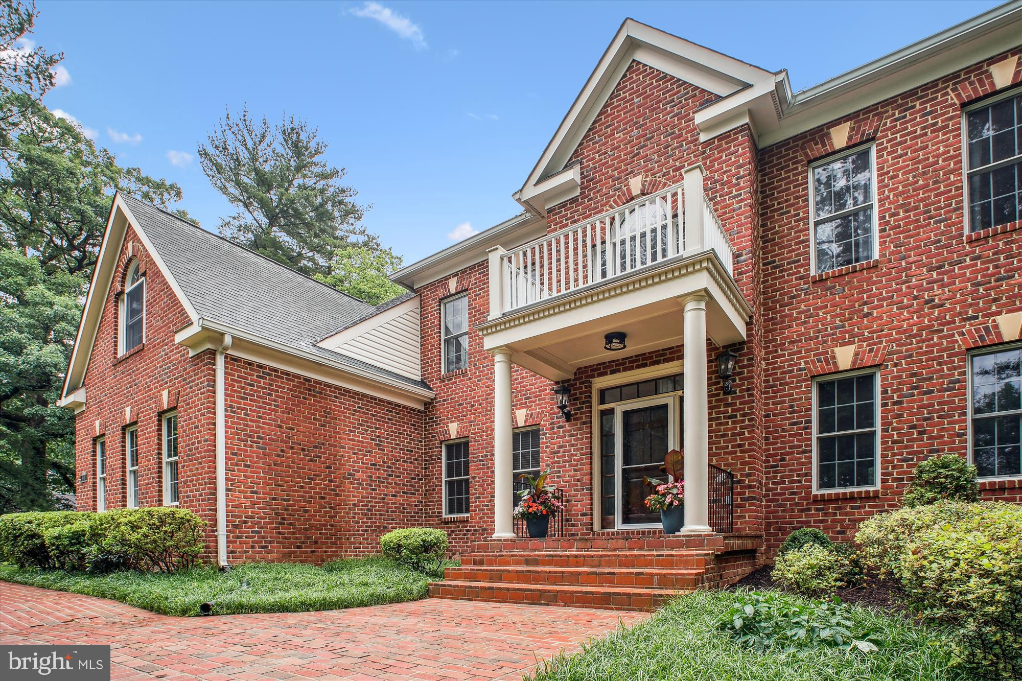 9745 Vale Road Vienna, VA 22181 - Photo 5 of 89 Gallery Image 5