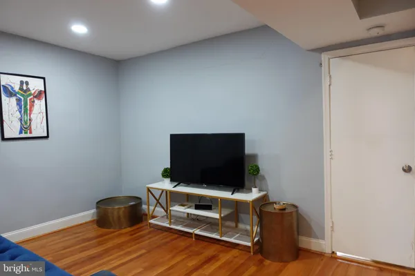 $1,950 | 1228 18th Street Northeast, Washington, DC 20002