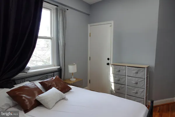 $1,950 | 1228 18th Street Northeast, Washington, DC 20002