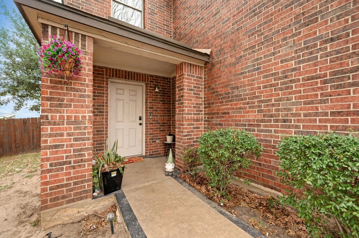 6624 Quinton Drive Austin, TX 78747 - Photo 3 of 25 a view of a backyard with pathway