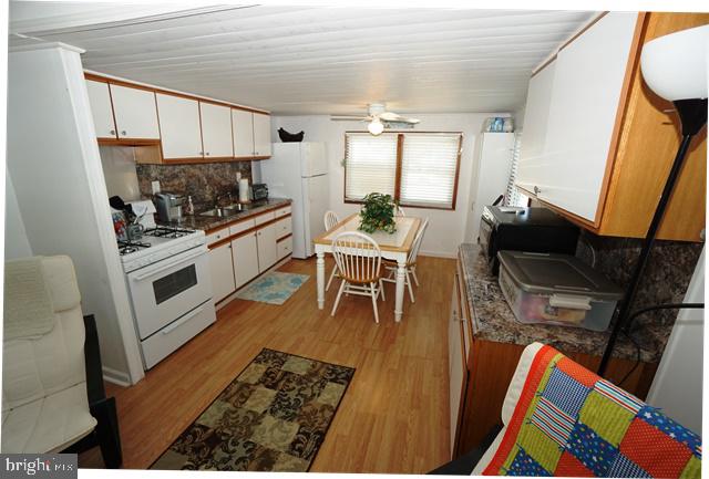 Eat-in Kitchen