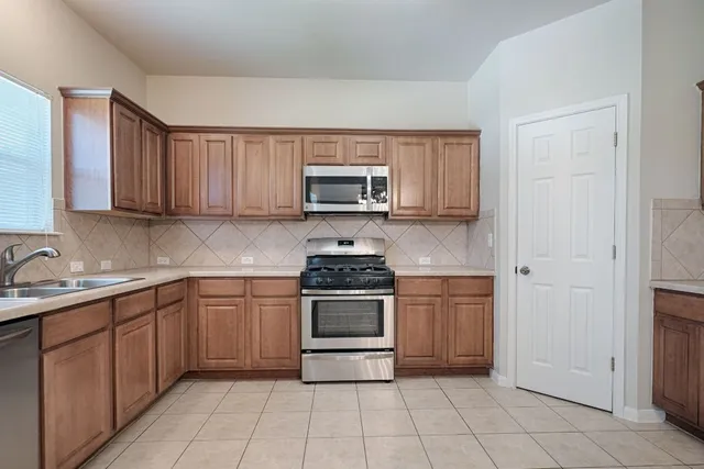 $2,200 | 606 Fairmont Drive, Georgetown, TX 78628