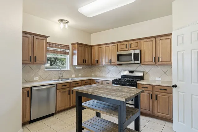 $2,200 | 606 Fairmont Drive, Georgetown, TX 78628