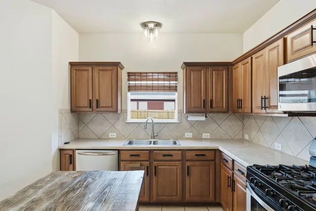 $2,200 | 606 Fairmont Drive, Georgetown, TX 78628