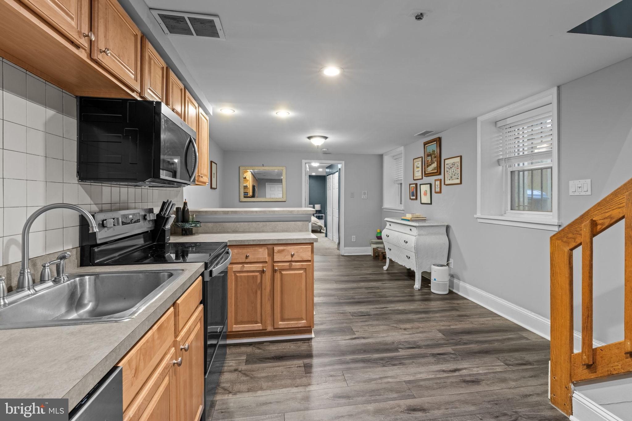 1714 Wallace Street, Unit 2 Philadelphia, PA 19130 - Photo 15 of 25