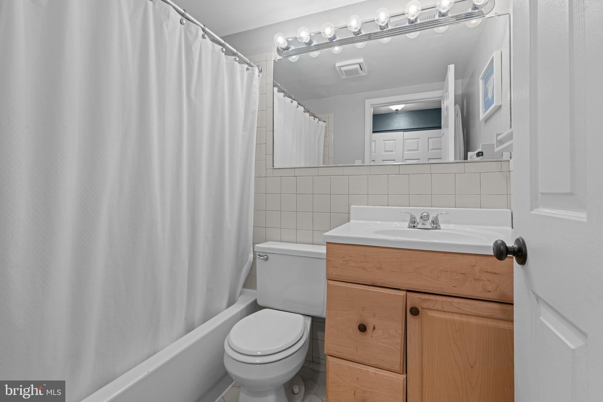 1714 Wallace Street, Unit 2 Philadelphia, PA 19130 - Photo 9 of 25