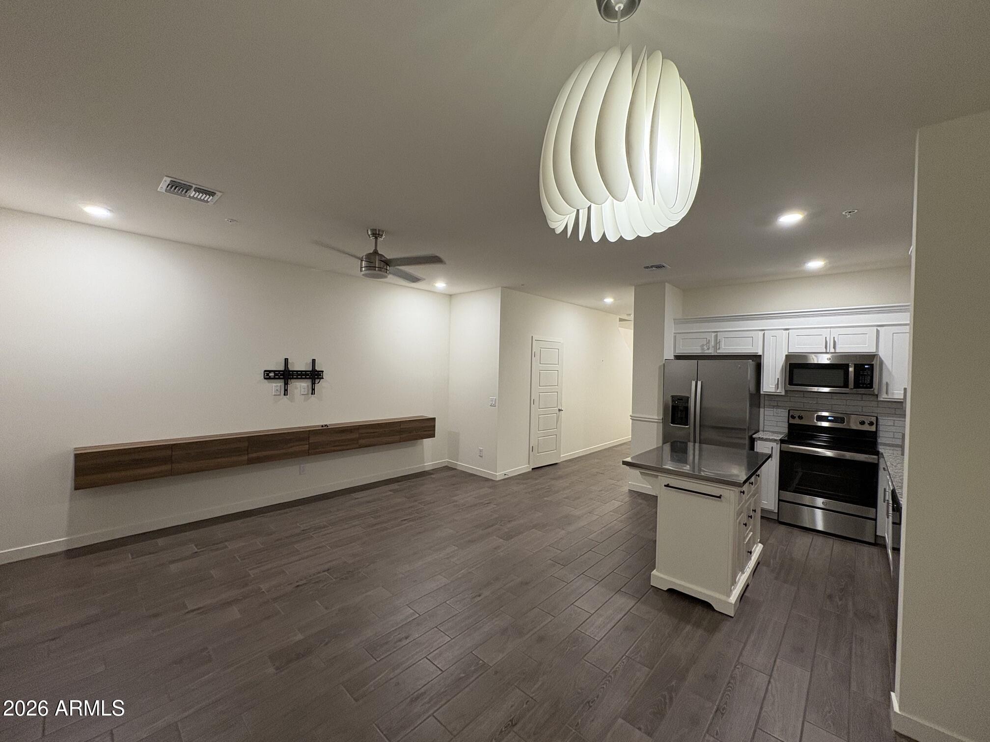 2264 West Laurie Lane Phoenix, AZ 85021 - Photo 2 of 10 image1 (3)