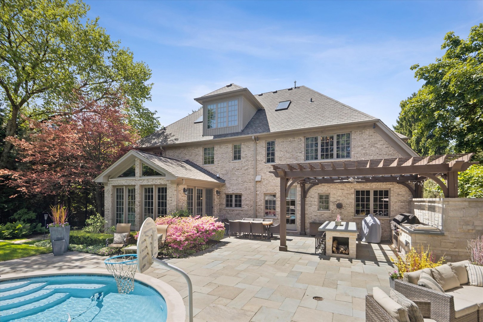 901 Cleveland Road Hinsdale, IL 60521 - Photo 2 of 6 Gallery Image 2