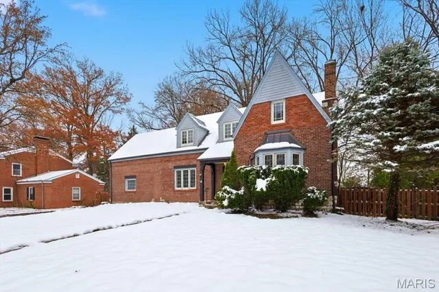 $299,000 | 72 Bellerive Acres, St. Louis, MO 63121