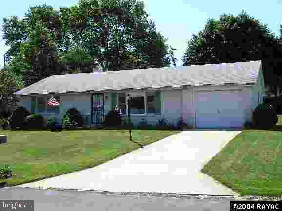 882 Clearmount Road York, PA 17403 - Photo 1 of 8 Gallery Image 1