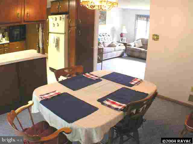882 Clearmount Road York, PA 17403 - Photo 3 of 8 Gallery Image 3