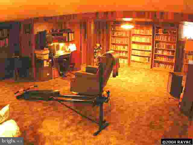 882 Clearmount Road York, PA 17403 - Photo 5 of 8 Gallery Image 5