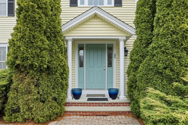 a view of entrance of the house