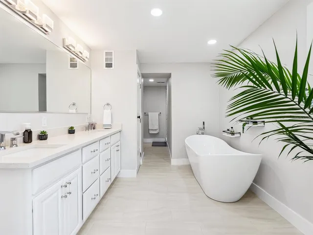 $1,750,000 | 221 Lychee Road, Nokomis, FL 34275