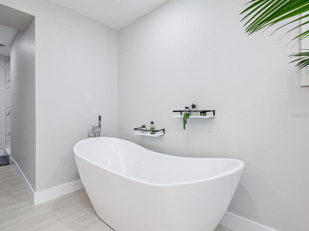 221 Lychee Road Nokomis, FL 34275 - Photo 34 of 73