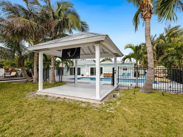 $1,750,000 | 221 Lychee Road, Nokomis, FL 34275