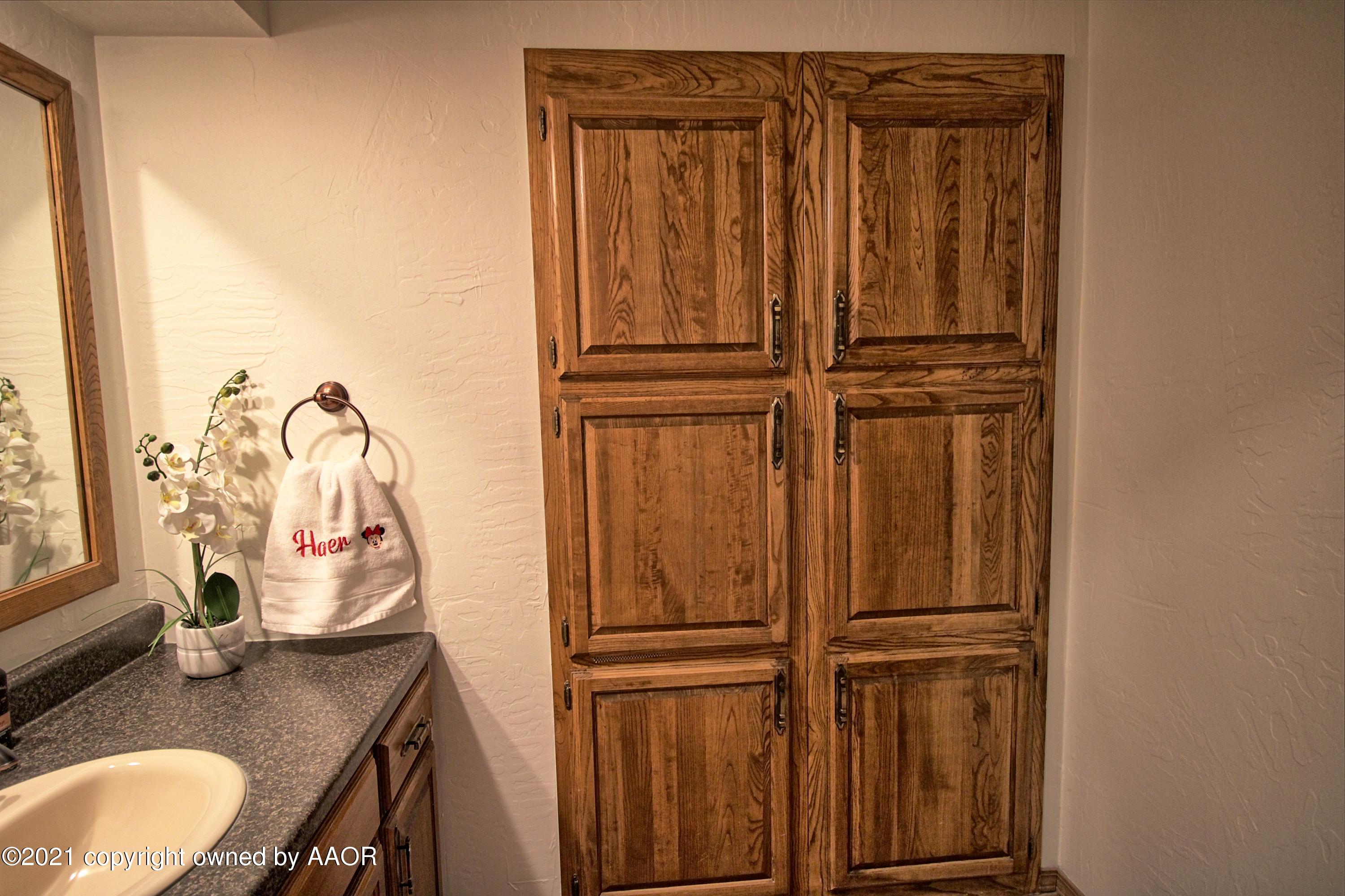 2101 Southwest 21st Avenue Perryton, TX 79070 - Photo 13 of 20 a view of kitchen with wooden floor