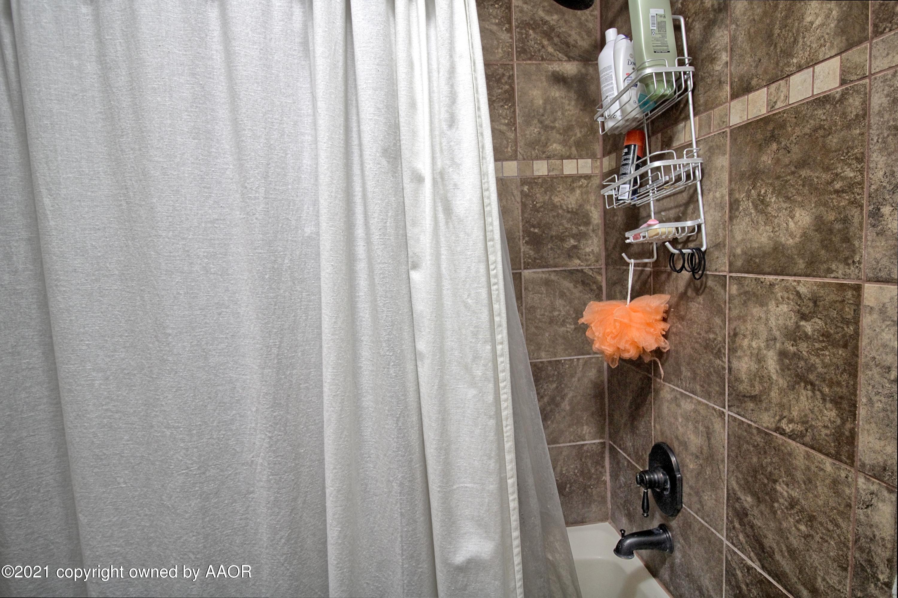 2101 Southwest 21st Avenue Perryton, TX 79070 - Photo 19 of 20 a bathroom with a shower