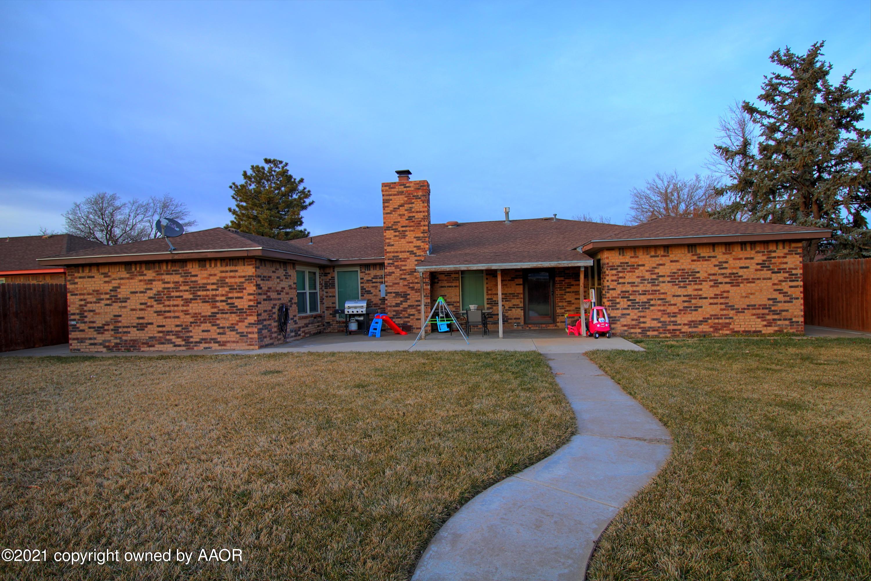 2101 Southwest 21st Avenue Perryton, TX 79070 - Photo 20 of 20 a view of outdoor space and yard